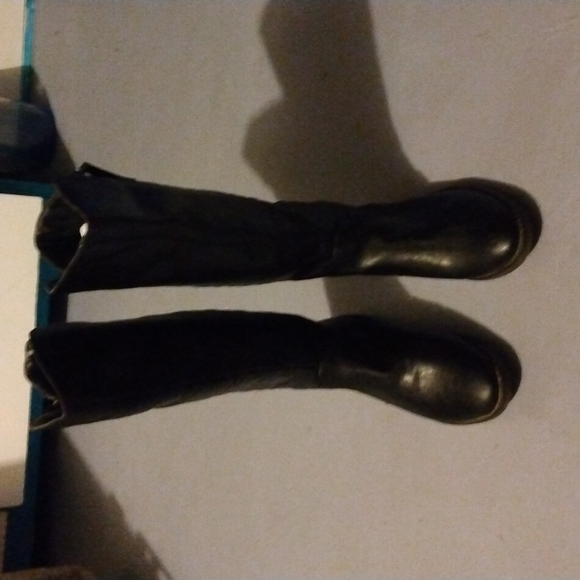 Boots - Picture 3 of 7